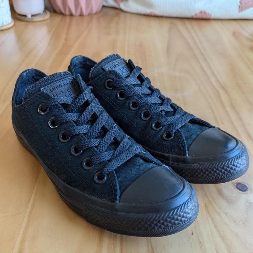 Converse Black Monochrome Chuck Taylor All Star Low Tops - Men's 5/Women's 7